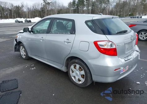 2009 Toyota Matrix z USA, uszkodzony, nr VIN 2T1KU40EX9C070950